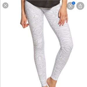 SOLD Alo airbrush white and grey legging